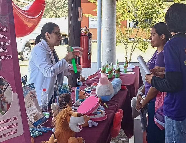 Salud acerca prevención y orientación a visitantes de Cumbre Tajín