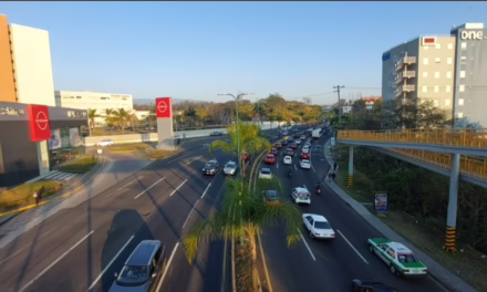 Temperaturas relativamente calurosas durante el mediodía, seguidas de un ambiente fresco durante la noche
