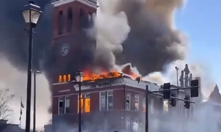 Video:Incendio en el histórico juzgado de Rome, situada en el estado de Georgia, en los Estados Unidos