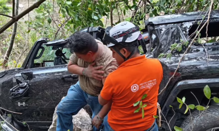 Accidente en la ruta Jalcomulco-Apazapan deja un lesionado y cuantiosos daños