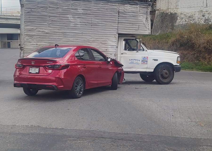 Accidente en la carretera Xalapa-Las Trancas: Camión y particular colisionan a la altura de El Olmo