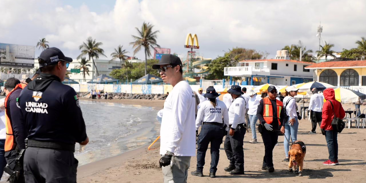 Suman esfuerzos autoridades y ciudadanía en limpieza de playas Martí y Villa del Mar, en Veracruz