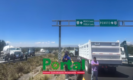 Habitantes de Tenextepec cierran la carretera y autopista Xalapa-Perote