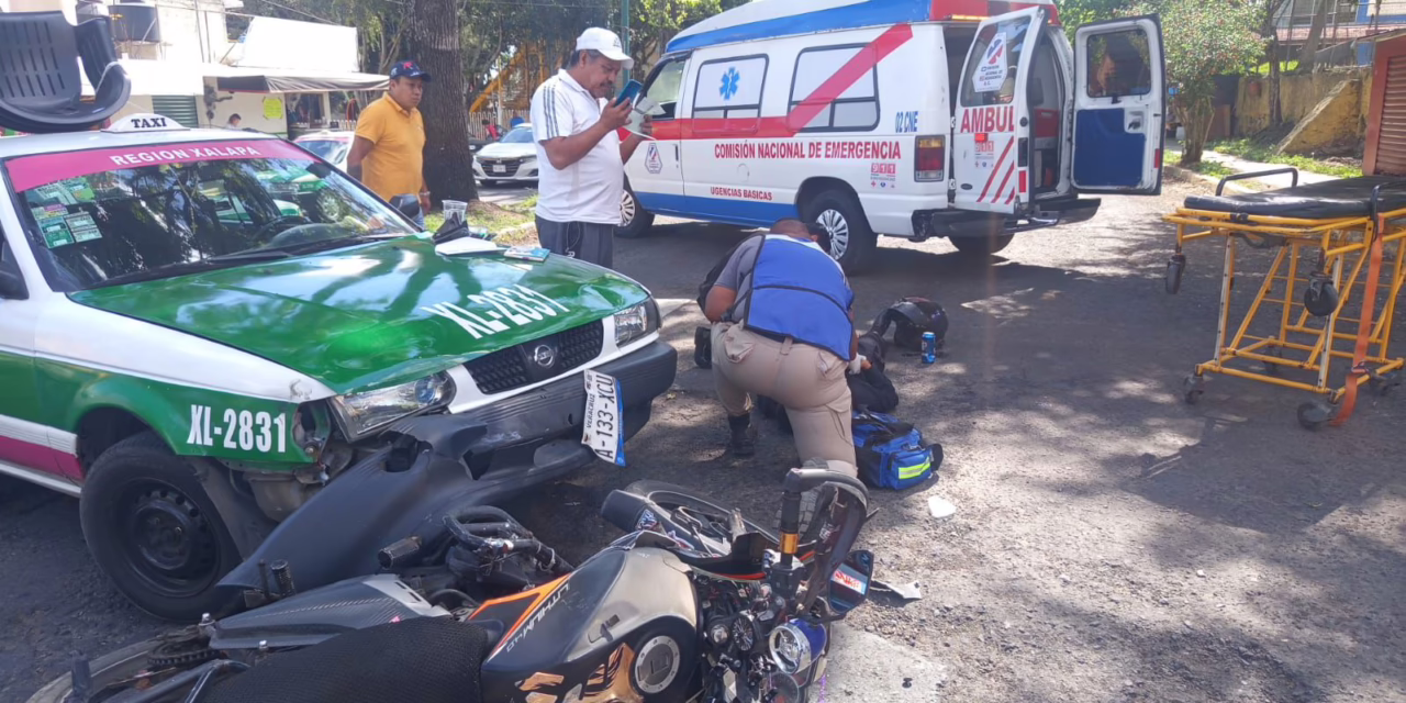 Corte de circulación provoca accidente entre taxi y motociclista en la colonia Progreso