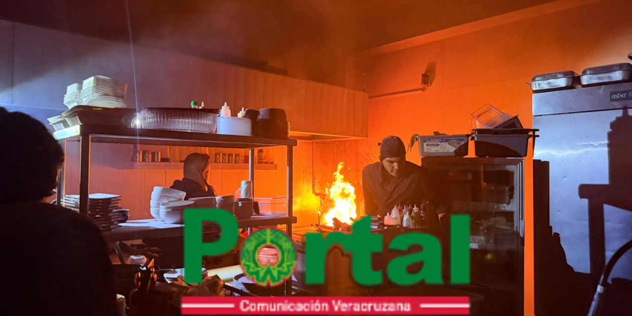 Susto en Plaza Monte Magno: Policías sofocan conato de incendio en local de comida
