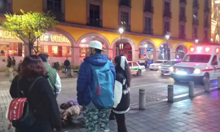 Motociclista atropella peatón en el centro de Xalapa