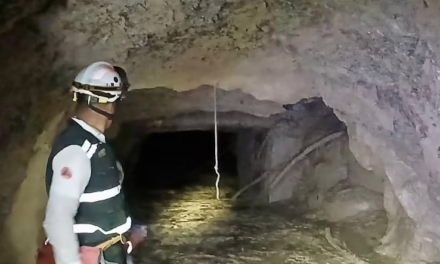 Rescatan con vida al primer minero tras 100 horas de operativo en El Rosario, Sinaloa