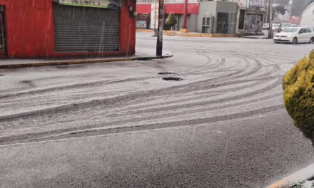 Lluvia con granizo sorprende a Toluca