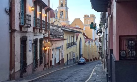 Hoy se espera un ambiente caluroso al mediodía, por la tarde-noche y hacia la madrugada podrían presentarse lluvias y tormentas aisladas