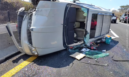 Volcadura de camioneta en la carretera Veracruz-Xalapa