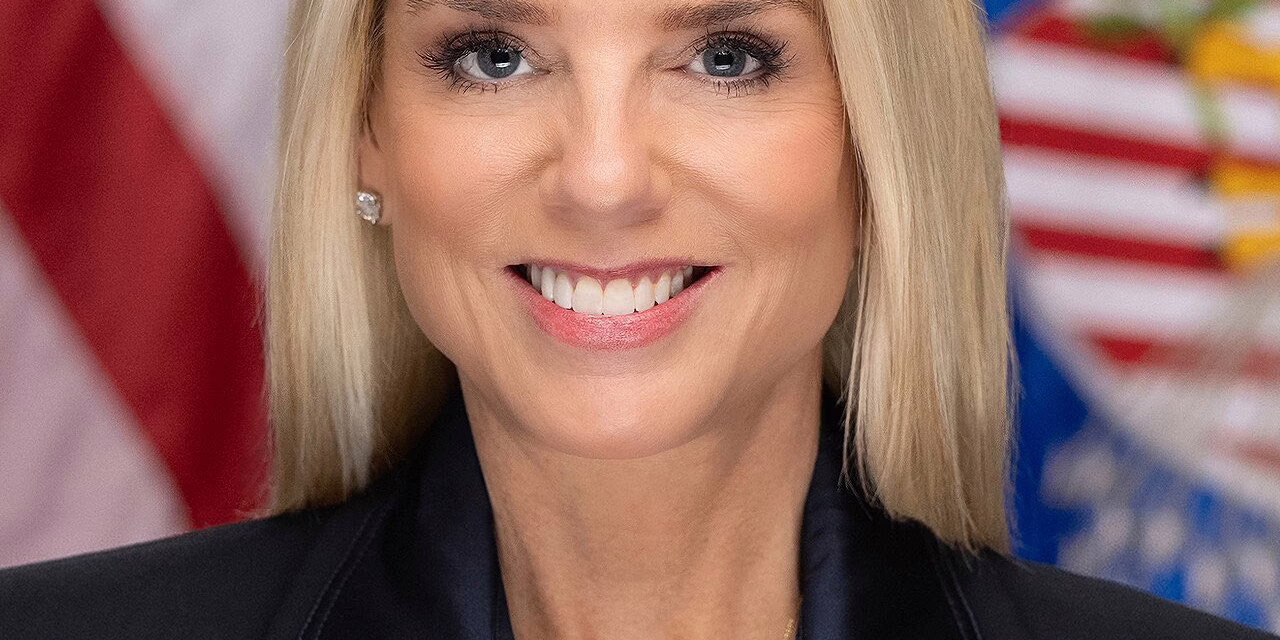 DESTITUYEN A PAM BONDI COMO FISCAL GENERAL DE ESTADOS UNIDOS