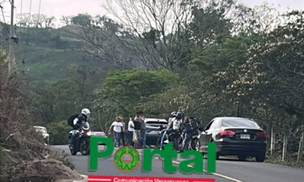 Motociclista herido tras colisión con taxi en la carretera Xalapa-Tronconal