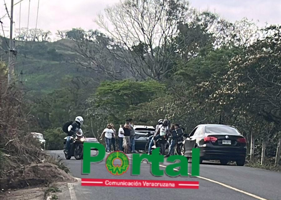 Motociclista herido tras colisión con taxi en la carretera Xalapa-Tronconal
