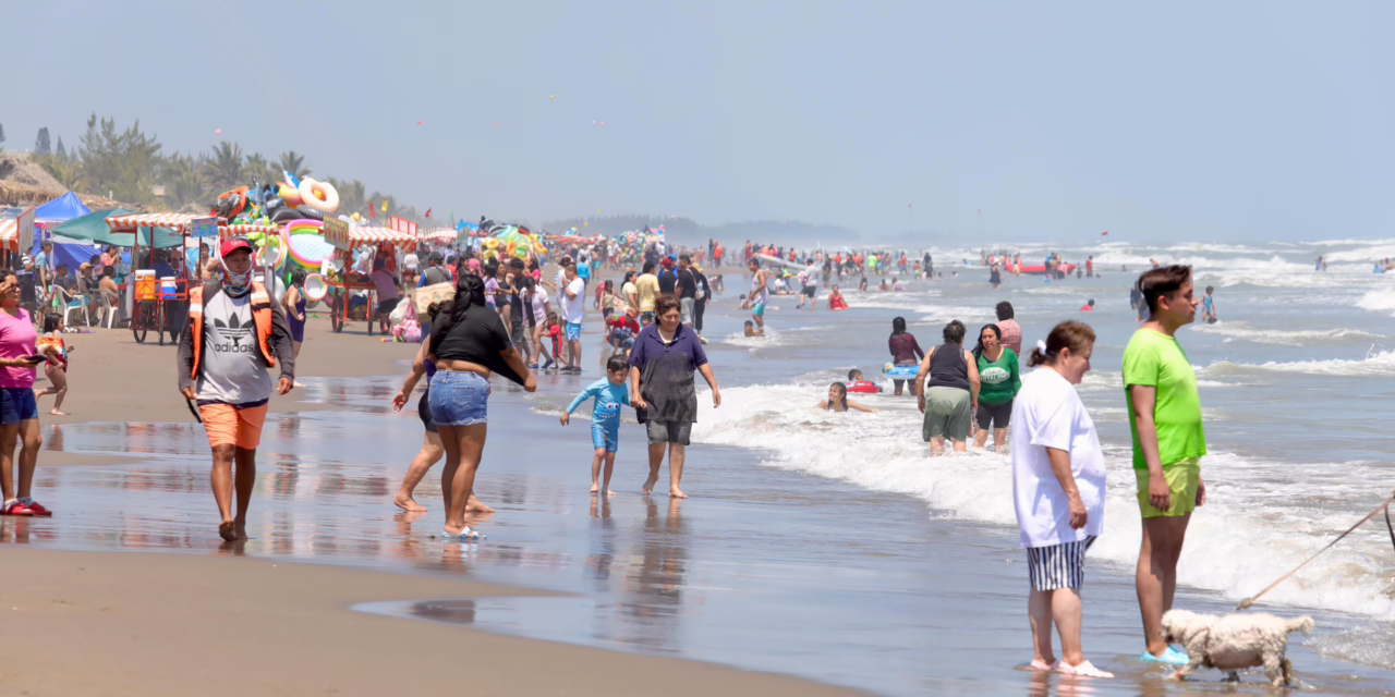 “Está muy limpia, muy bonito y con ambiente familiar”: turistas invitan a visitar playas de Tecolutla