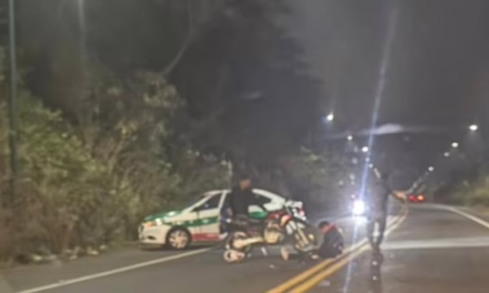 Accidente en el libramiento Coatepec-Xalapa deja un motociclista lesionado