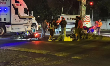 Percance vial frente al CETIS: Motociclista resulta lesionado tras accidente