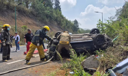 Trágico Sábado de Gloria: Fallece una persona tras aparatosa volcadura en el libramiento Xalapa-Coatepec