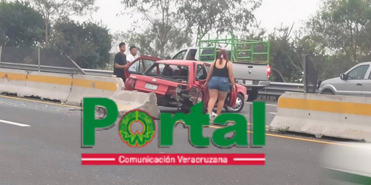 Accidente en la Xalapa-Veracruz: Tsuru impacta conta muro de  contención, a la altura de la desviación a Rinconada