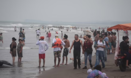 Playas limpias, ambiente familiar y mucha diversión: visitantes recomiendan Chachalacas