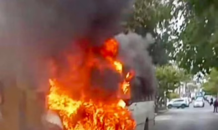 Video: Se incendia camión urbano en Veracruz; pasajeros logran salir a tiempo