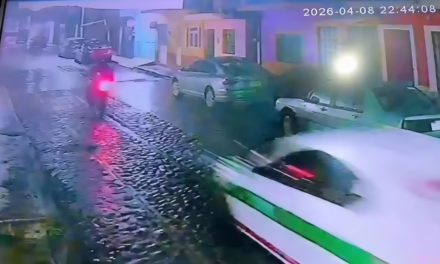 ​Motociclista fallece tras ser embestido por taxi de Xalapa; el responsable huyó