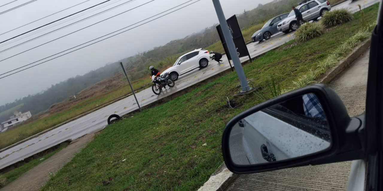 Accidente de motocicleta en la carretera Las Trancas-Coatepec