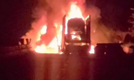 Cierre total en la autopista Isla – Acayucan por fuerte accidente e incendio de tractocamión