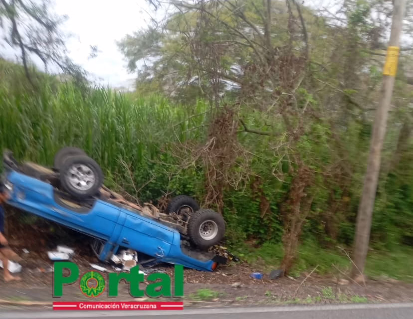 Accidente en la Cardel-Nautla: Se registra volcadura a la altura de “El Relicario”