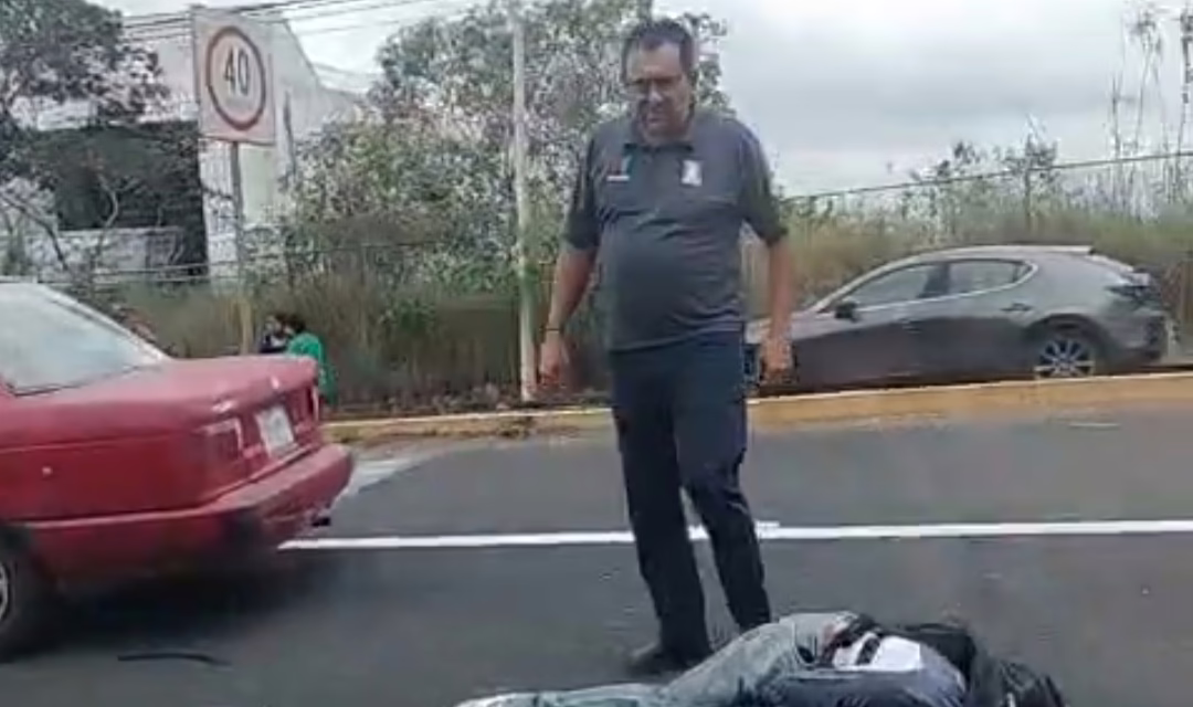 Accidente en la Xalapa-Veracruz: Tsuru y motociclista colisionan a la altura de El Lencero