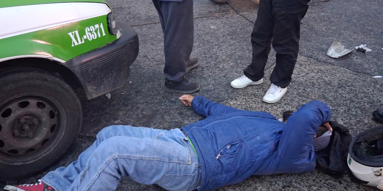 Percance vial entre taxi y motocicleta moviliza a cuerpos de emergencia; se reporta tráfico intenso