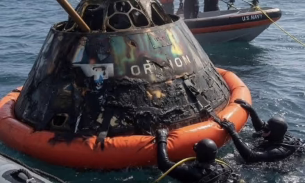 La capsula Orion, luego del histórico amerizaje de la misión Artemis II