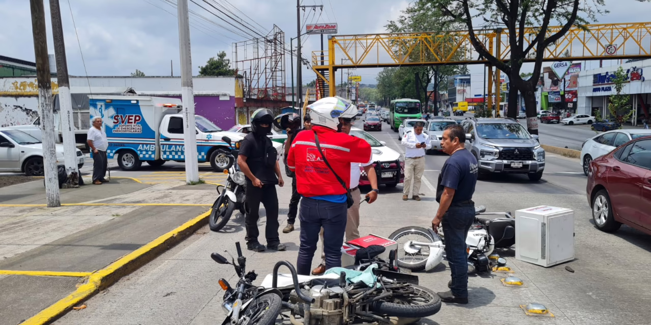 Motociclistas lesionados en la avenida Lázaro Cárdenas