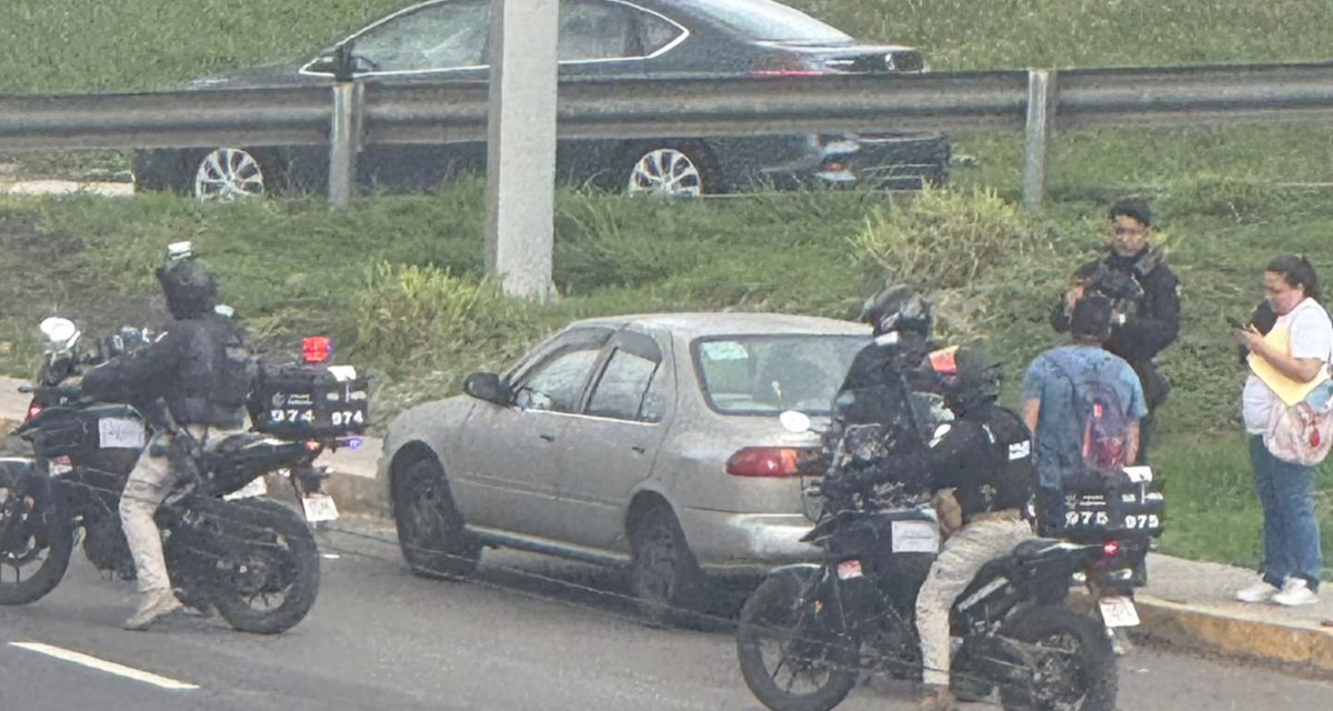 Recupera Policía Estatal vehículo con reporte de robo en Xalapa 