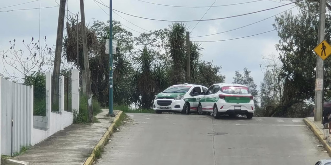 Choque entre dos taxis en la avenida  Quetzal