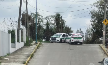 Choque entre dos taxis en la avenida  Quetzal