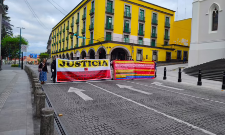 Bloquean el centro de Xalapa; exigen pagos pendientes