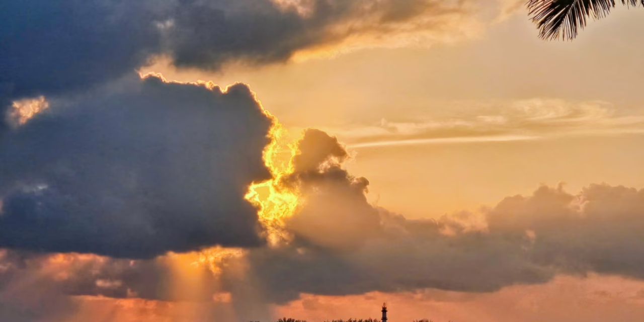 Temperaturas elevadas durante el mediodía y una limitada probabilidad de precipitaciones, con la excepción de las regiones montañosas, donde persiste la posibilidad de eventos de lluvia ligera