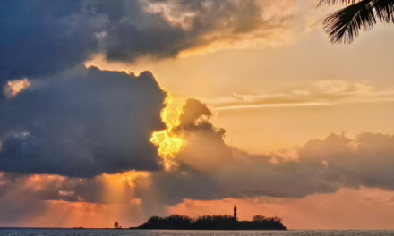 Temperaturas elevadas durante el mediodía y una limitada probabilidad de precipitaciones, con la excepción de las regiones montañosas, donde persiste la posibilidad de eventos de lluvia ligera