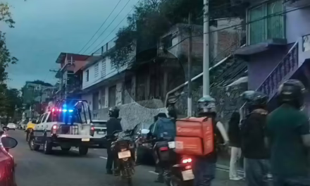 Elementos de SSP detienen a conductor tras atropellar a una mujer frente a Súper Che; intentó darse a la fuga