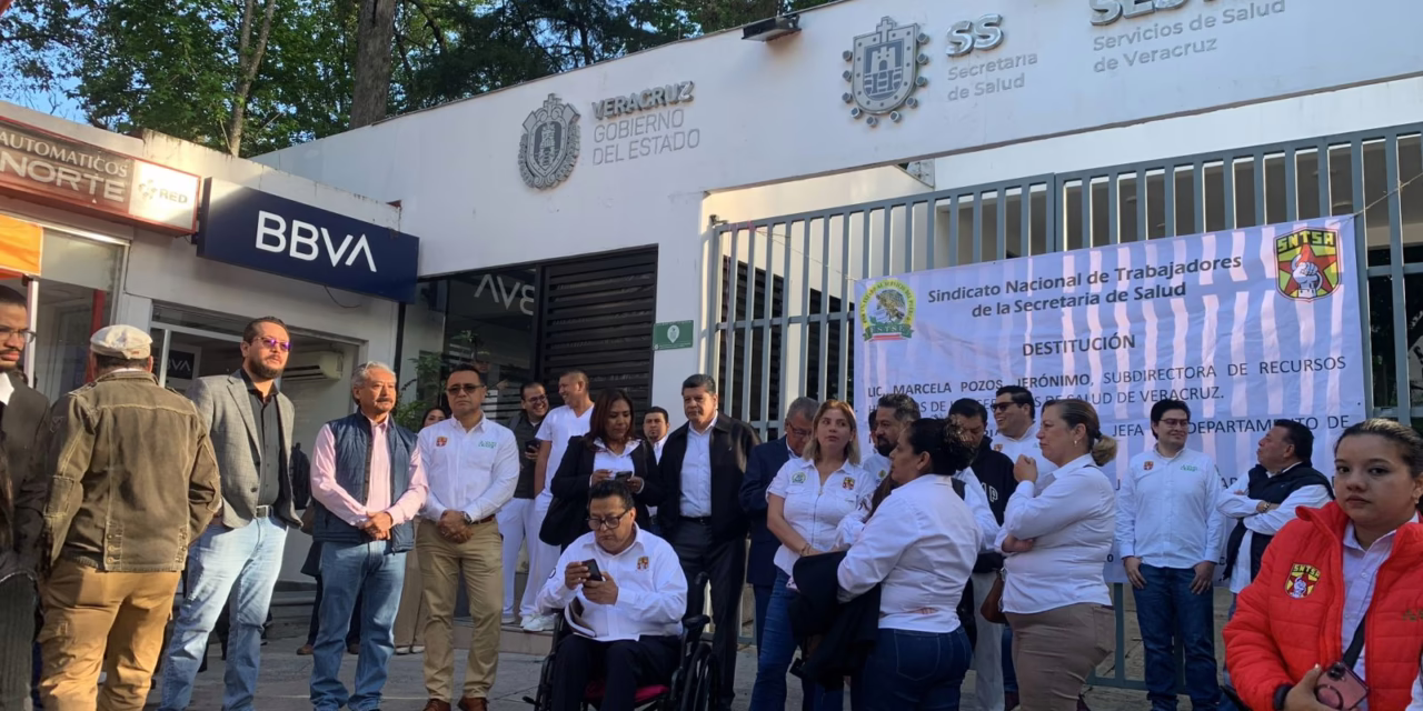 Se manifiestan trabajadores de Salud