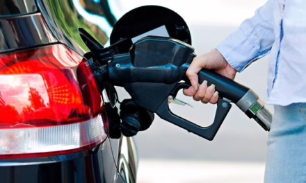 Arremete Sheinbaum contra gasolineros: ‘El alza del diésel no tiene justificación’