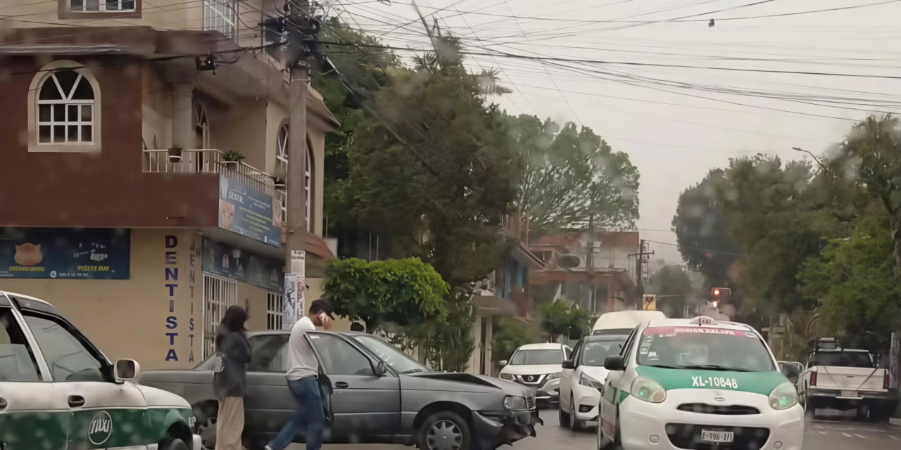 Tarde de percances viales en Xalapa: dos accidentes