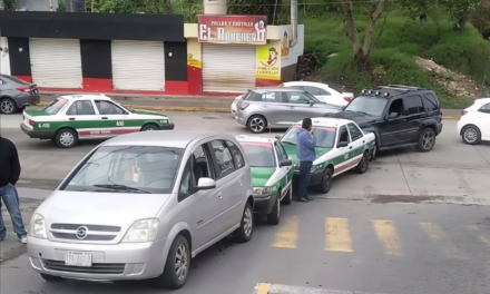 Falta de precaución y distancia provoca colisión múltiple en Xalapa 2000