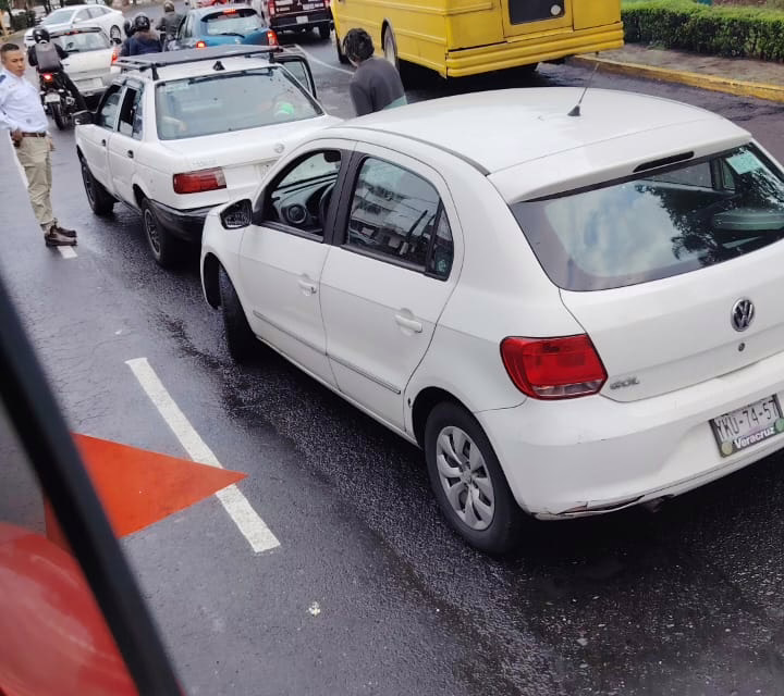 Se registran nuevos percances en la Avenida Ruiz Cortines y distribuidor Araucarias