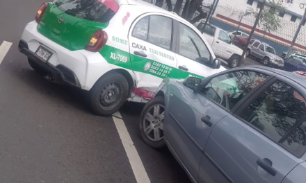 Otro más! Colisión frente a las oficinas de Bienestar en Lázaro Cárdenas