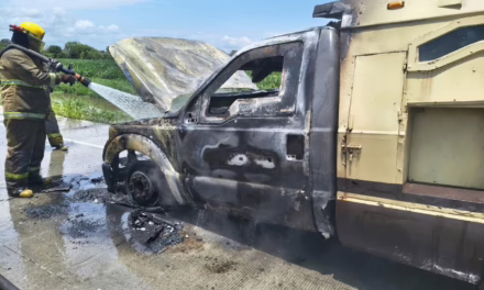 Incendio de unidad de valores en la carretera Minatitlán -Coatzacoalcos
