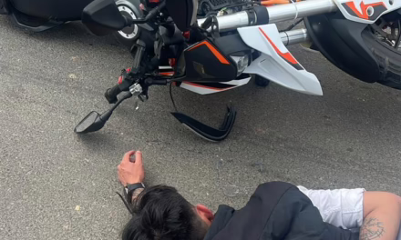 Ciudadanos capturan a presunto ladrón de motocicletas tras persecución a la altura de Plaza El Juguete