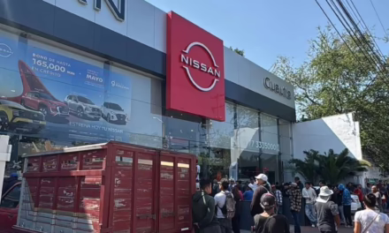 Desalojo y embargo en agencia Nissan Cuautla por orden judicial