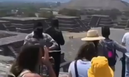 Nuevo video del asesino de Teotihuacan llegando a la pirámide de la Luna