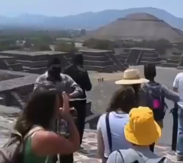 Nuevo video del asesino de Teotihuacan llegando a la pirámide de la Luna